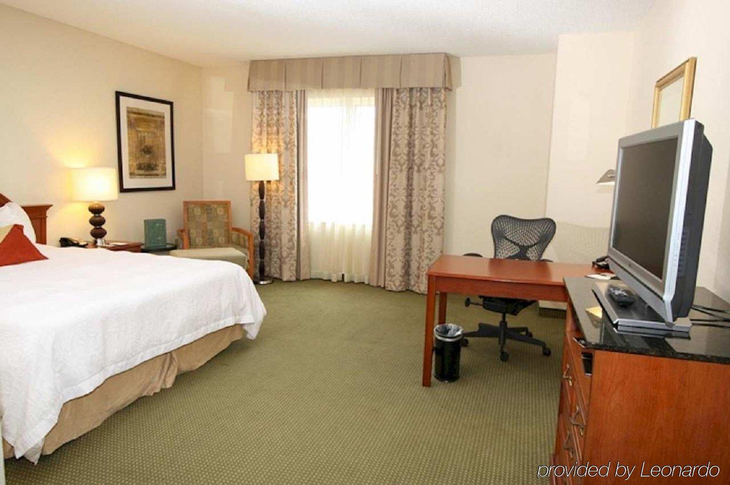 Hilton Garden Inn Tampa Ybor Historic District Room photo